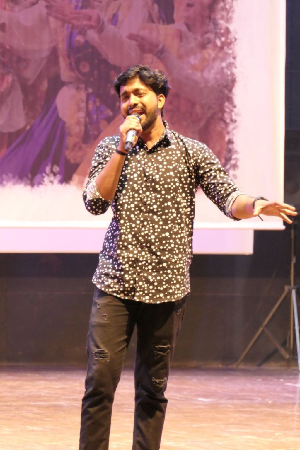 Darshan Yaduvanshi singing live
