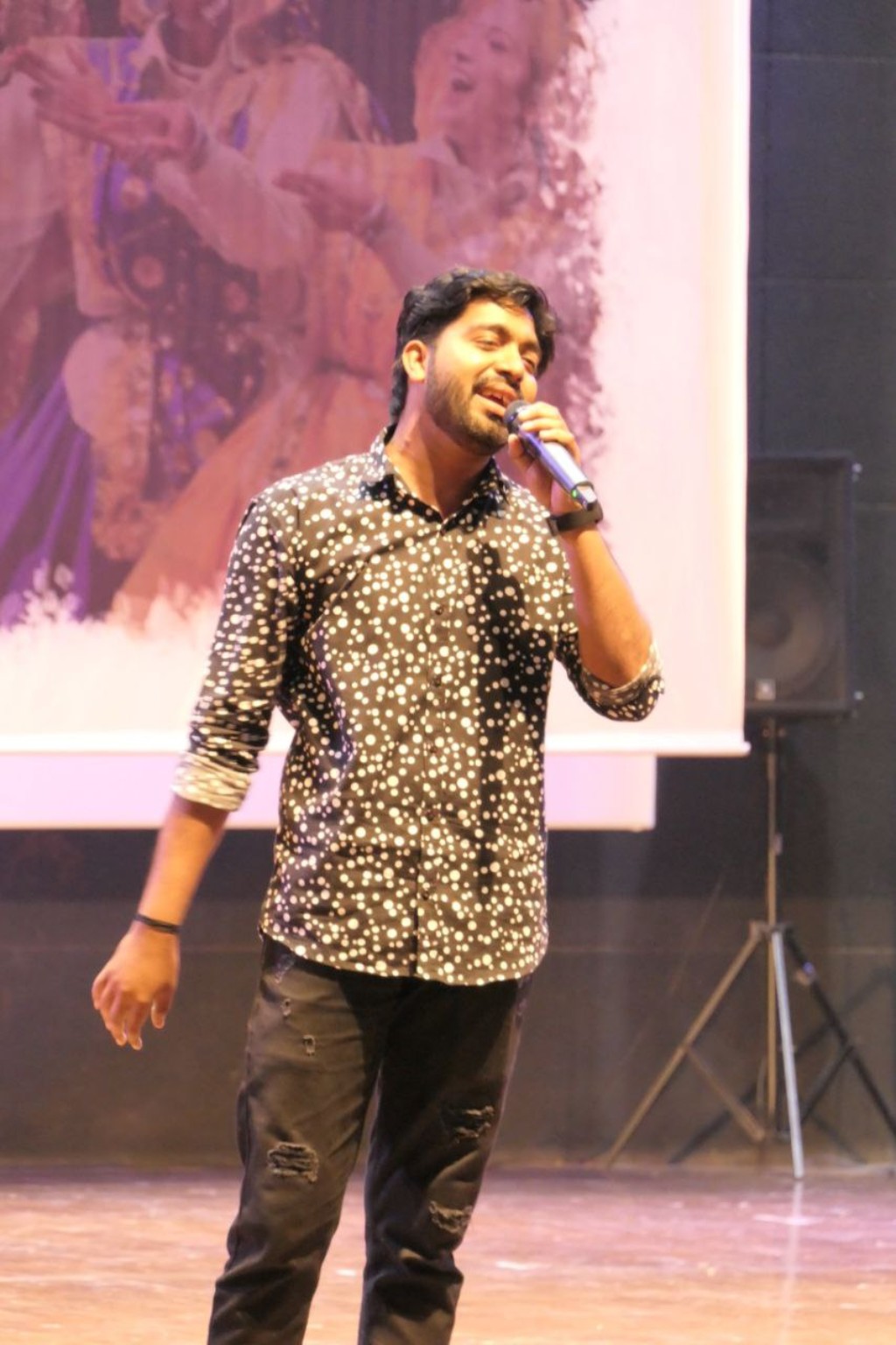 Darshan Yaduvanshi singing on stage