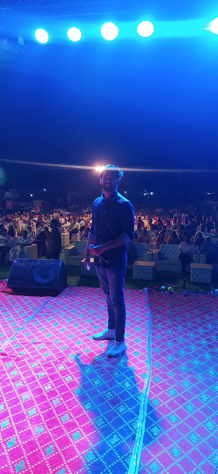 Darshan Yaduvanshi performing before a live audience